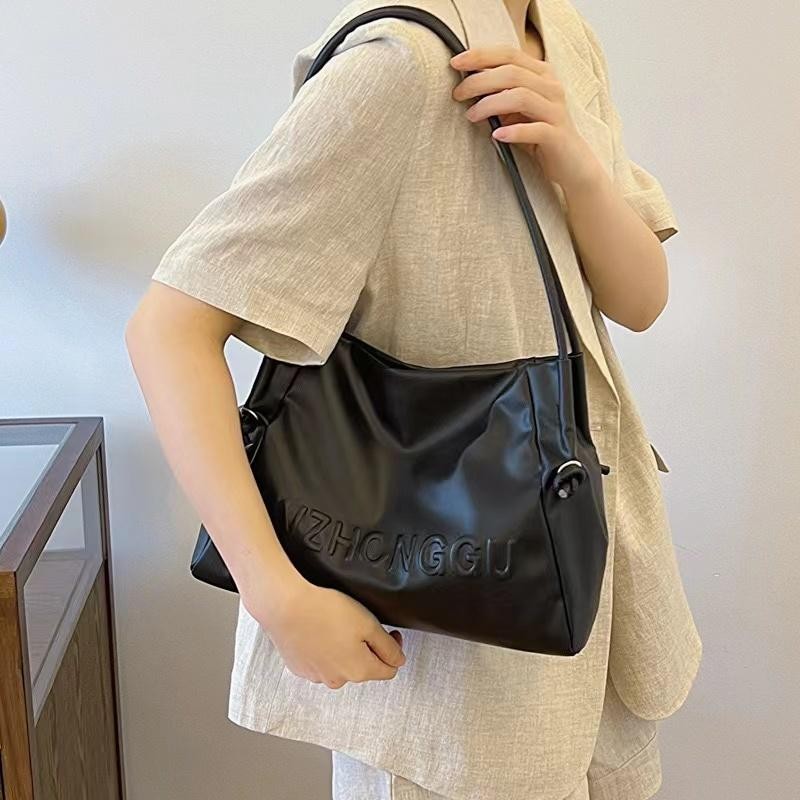 (A73) กระเป๋าสะพายไหล่ แฟชั่น หนั่งนิ่ม มันเงา ทรงสวย - รูปที่ 5