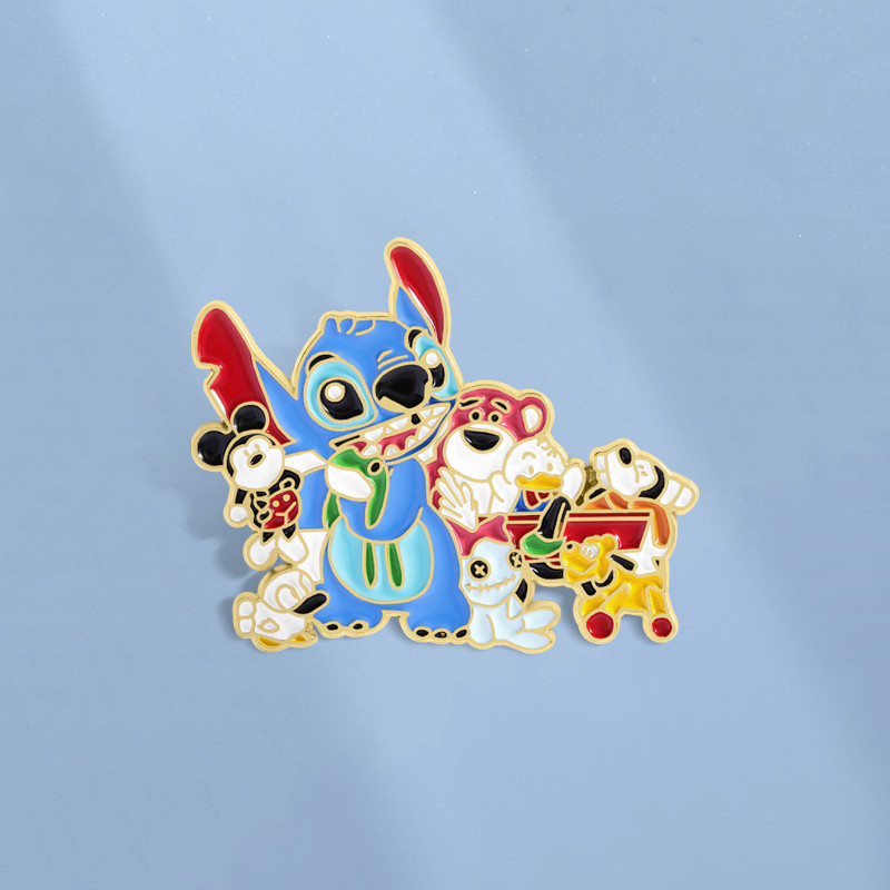 พินเคลือบตัวละครการ์ตูน Stitch และ Mickey Lotso เข็มกลัดสำหรับเสื้อผ้า ของขวัญที่เหมาะสำหรับเพื่อน