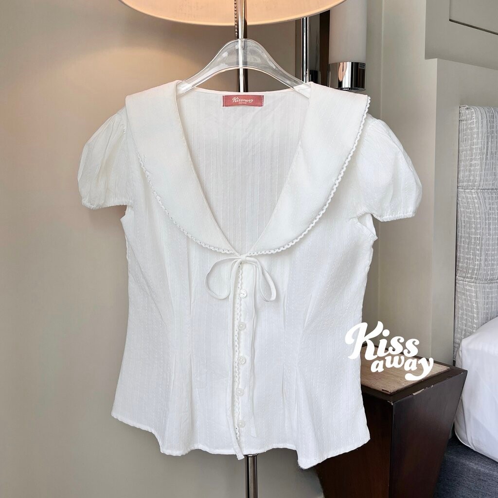 เสื้อ Liora | เสื้อคอวีลึก แขนพัฟ มีโบว์ ดีไซน์หวานปนเซ็กซี่นิดๆ