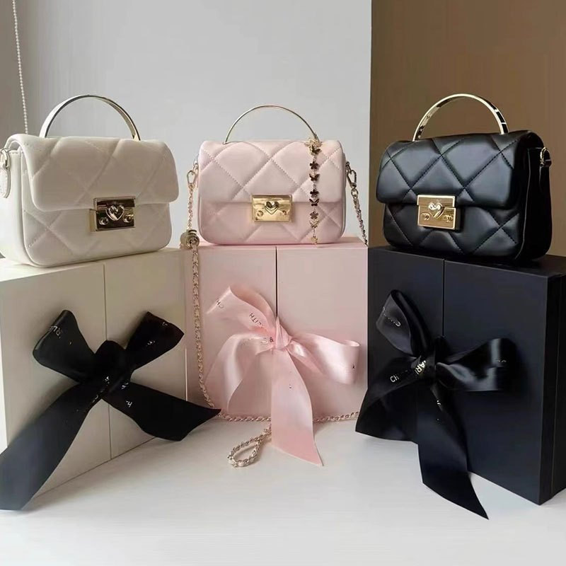 กระเป๋าสะพายโซ่สำหรับผู้หญิงแบบใหม่ CNK25 ดีไซน์ลายเพชรสี่เหลี่ยมพร้อมกล่องของขวัญ.Valentine'sDay.50671661