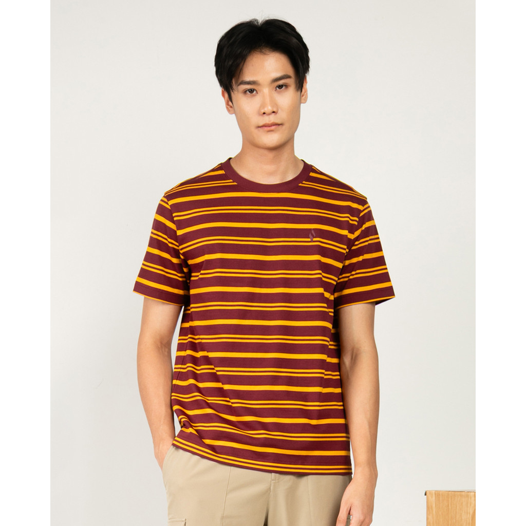 SKECHERS - Urban Outdoor เสื้อยืดคอกลมแขนสั้นผู้ชายลาย SL325M398-05LH