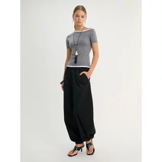 [Pomelo] เสื้อเปิดไหล่แขนสั้น / One-Shoulder Short Sleeve Top