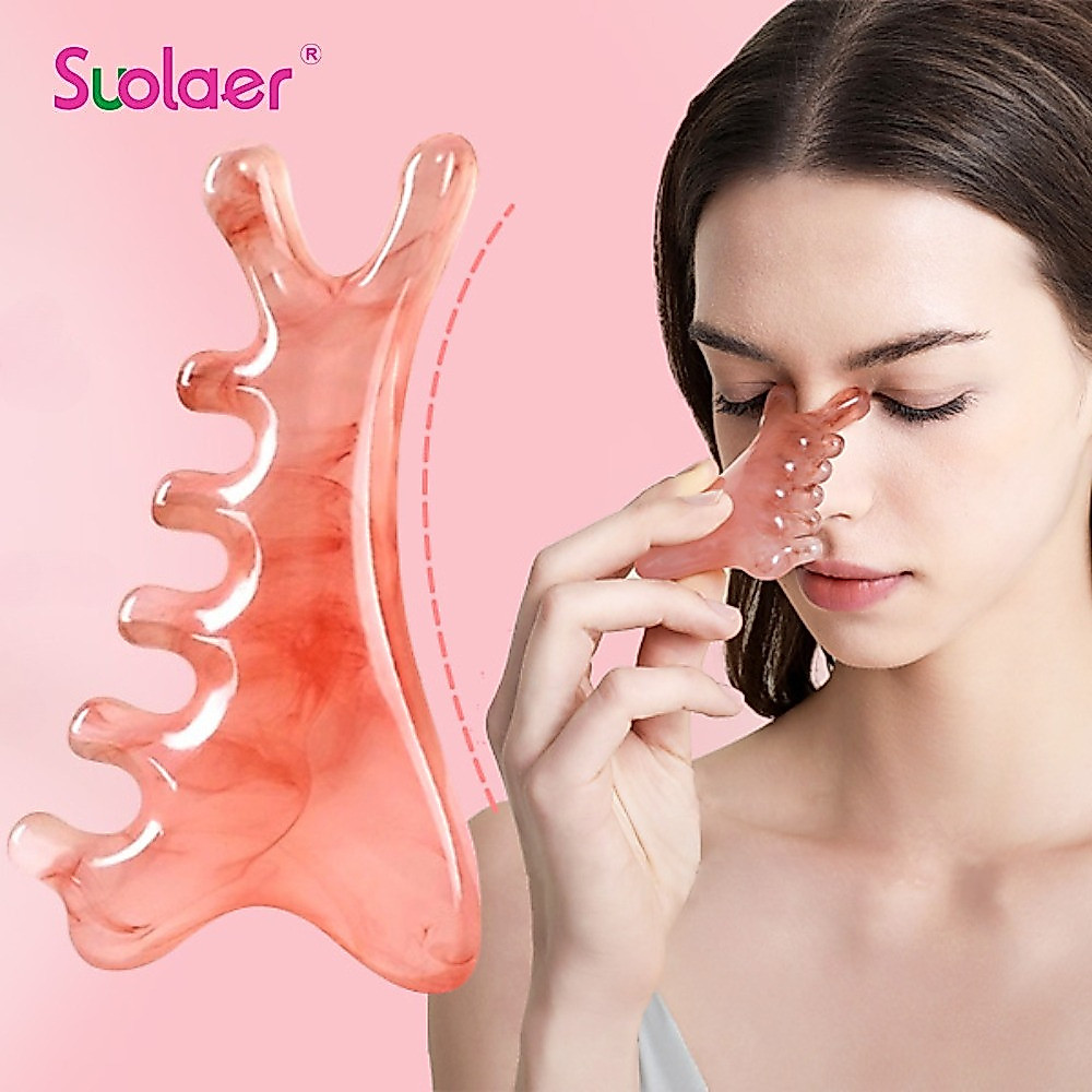Suolaer 4-in-1 หวีนวดสีชมพู GuaSha เครื่องมือบนใบหน้าหวีนวดศีรษะของขวัญบรรเทาความตึงเครียดสําหรับผู้หญิงผู้ชาย