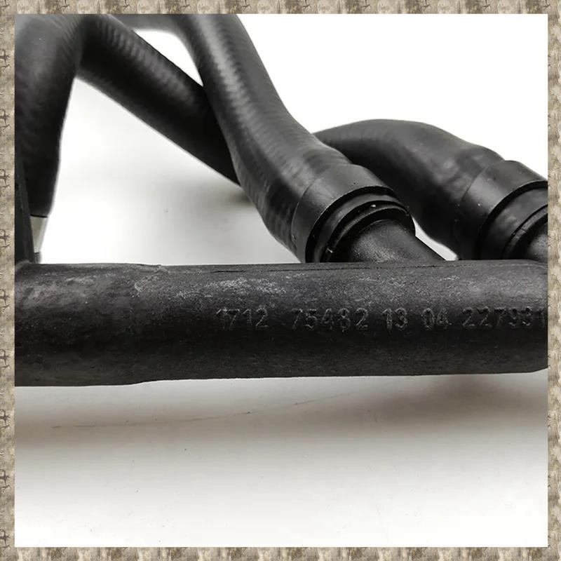 [uhktyltui123.th] 17127548222 รถเครื่องทําความร้อนกลับเทอร์โมท่อเหมาะสําหรับ E82 E84 E88 E90 E91 อุป