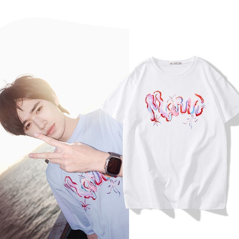 Times Youth League Song Yaxuan เสื้อยืดแขนสั้นผู้ชายผู้หญิงหลวมทาสีตัวอักษรรอบคอด้านบน LF9.1