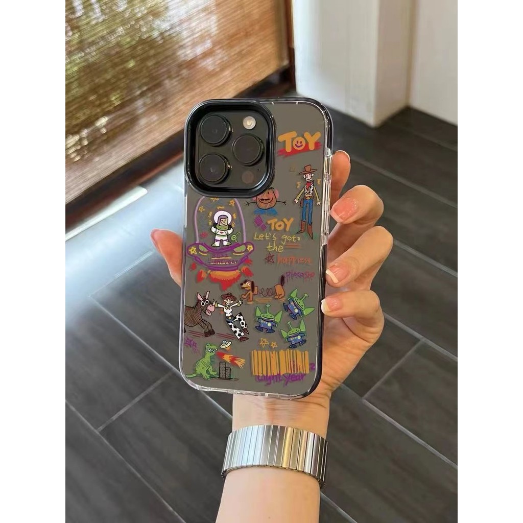 Graffiti Toy Story สนุกสร้างสรรค์เคสโทรศัพท์โปร่งใสเข้ากันได้ iPhone XSMax 15Pro 14Plus 12Promax ป้องกันสีเหลืองถึง 11 8Plus 13Pro 16Promax กันกระแทกกันกระแทกป้องกันกรณีนุ่ม