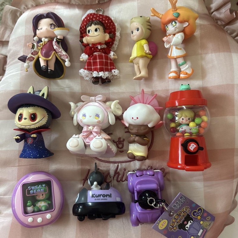 POPMART LABUBU Sanrio Kuromi Figure Lot 11 ชิ้นของเล่นสะสม