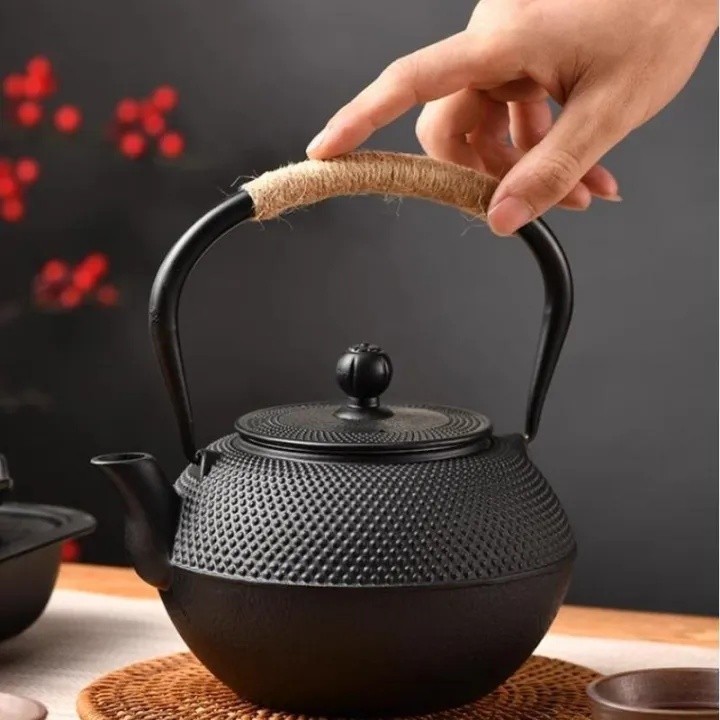 ​​กาน้ำชาเหล็กหล่อสไตล์ญี่ปุ่น ขนาด 900 มล. พร้อมที่กรองชา (Infuser)​​