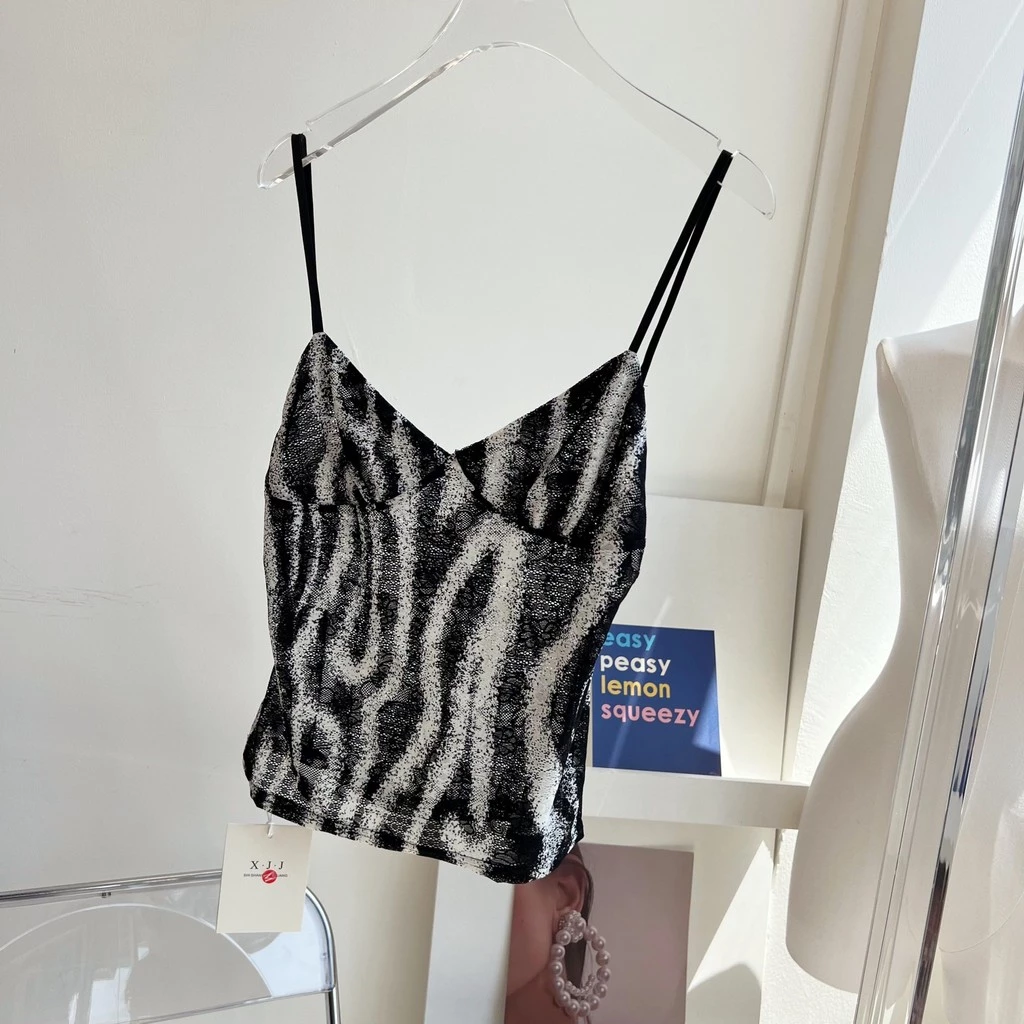 77UNI Tank 7034 Zebra-stripe suspender เสื้อสายเดี่ยวลายม้าลายสีดำผ้าซีทรู ช่วงอกผ้า2ชั้น
