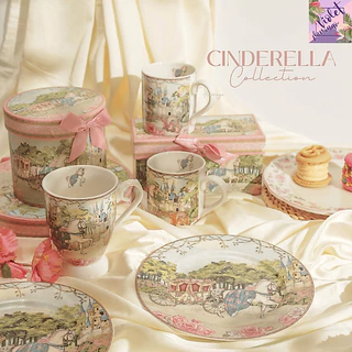 Violet Flamingo Cinderella Collection – แก้วมัคพร้อมกล่องของขวัญ ลายรถม้า & ปราสาท เนื้อเซรามิกพรีเมียม