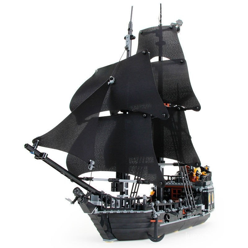 เรือใบเรือโจรสลัดจํานวนของเล่น Black Pearl ประกอบ Boy Building Block ของขวัญวันเกิดรุ่นใช้งานร่วมกับ