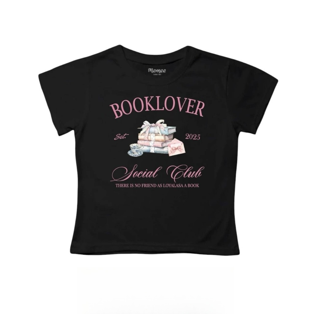 (จัดส่งภายใน 24 ชม.) เสื้อยืดสั้นล่าสุด ดีไซน์ "Booklover Social Club"