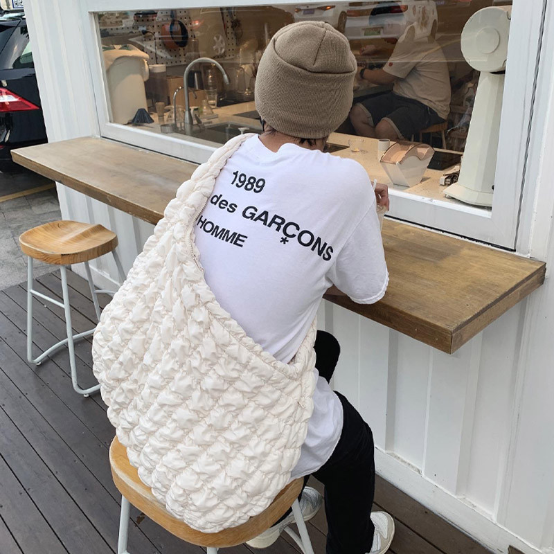 เสื้อยืดแขนสั้นผู้ชายสไตล์ CDG แบบintage ซักจนเก่าและมีการพิมพ์รอบคอมากความ