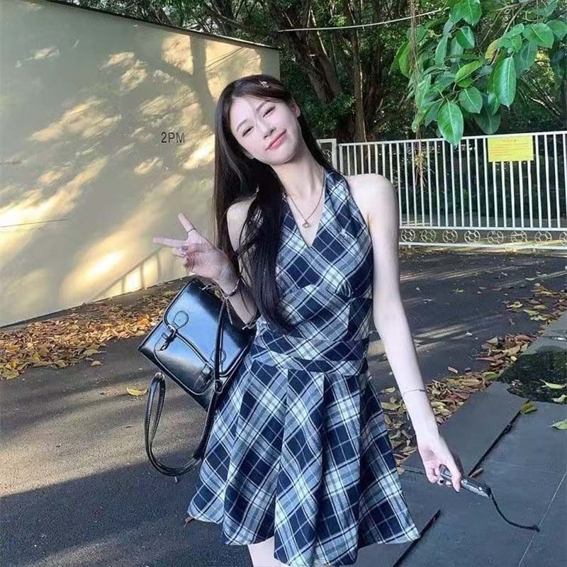 ชุดเดรสคอวีหญิงเวอร์ชั่นเกาหลีสไตล์กระโหลกแขนกุดกระโปรงจีบ