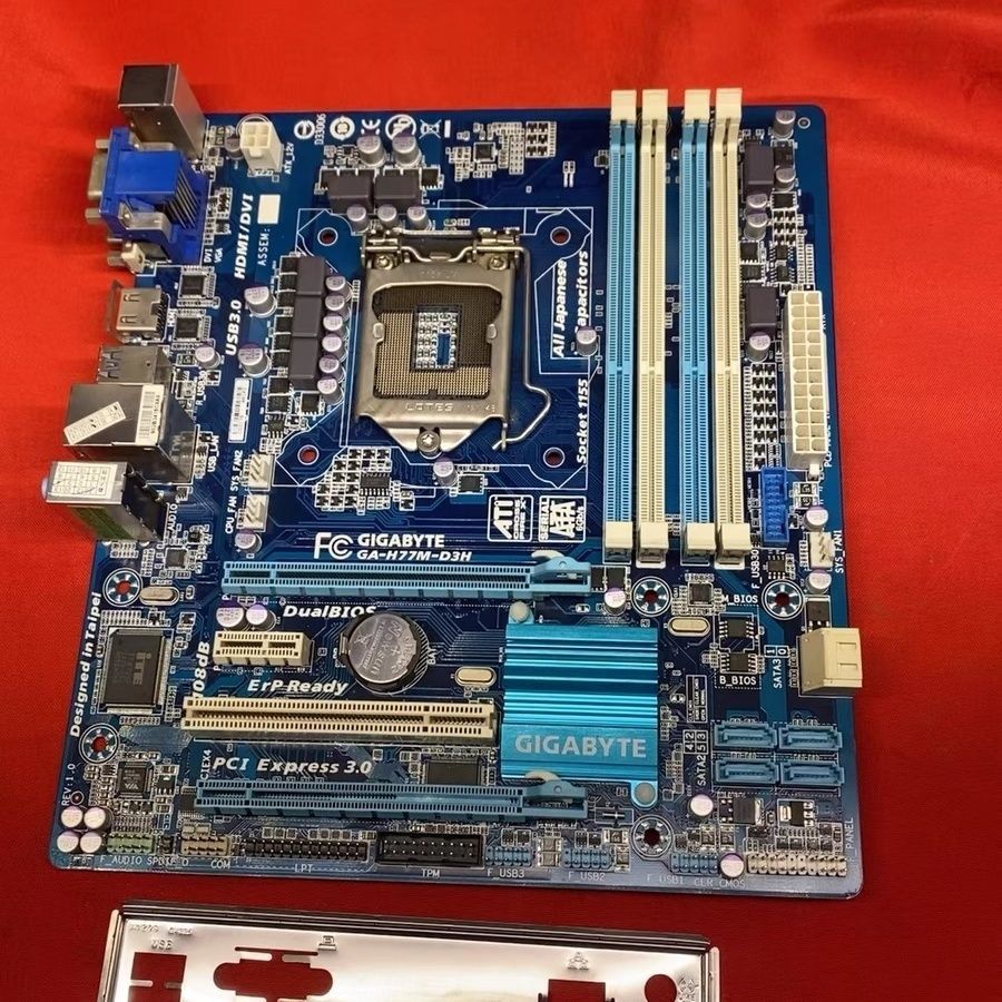 เมนบอร์ด Gigabyte GA-H77M-D3H Micro ATX LGA1155 Intel H77