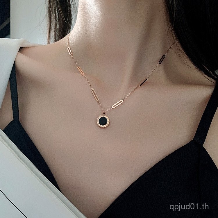 สร้อยคอโรมันผู้หญิง2025 สไตล์ใหม่หรูหรา Niche High-End อินเทรนด์ Clavicle สร้อยคอไทเทเนียมเหล็กไม่จา