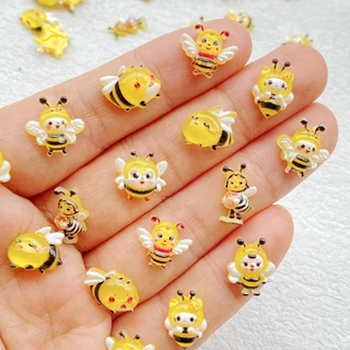 50ชิ้นน่ารักมินิสีการ์ตูนผึ้งเล็บ,เรซิ่นออกแบบเสน่ห์ ทําเอง 3ง เครื่องประดับตกแต่ง
