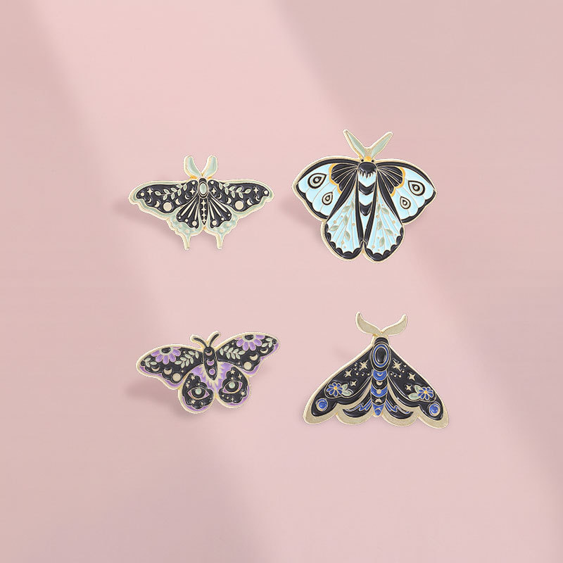 Celestial Moon Star Moth เข็มกลัดเคลือบ Gothic Witchy ผีเสื้อ Moth Badge สําหรับเสื้อผ้ากระเป๋าเป้สะพายหลังอุปกรณ์เสริมของขวัญ