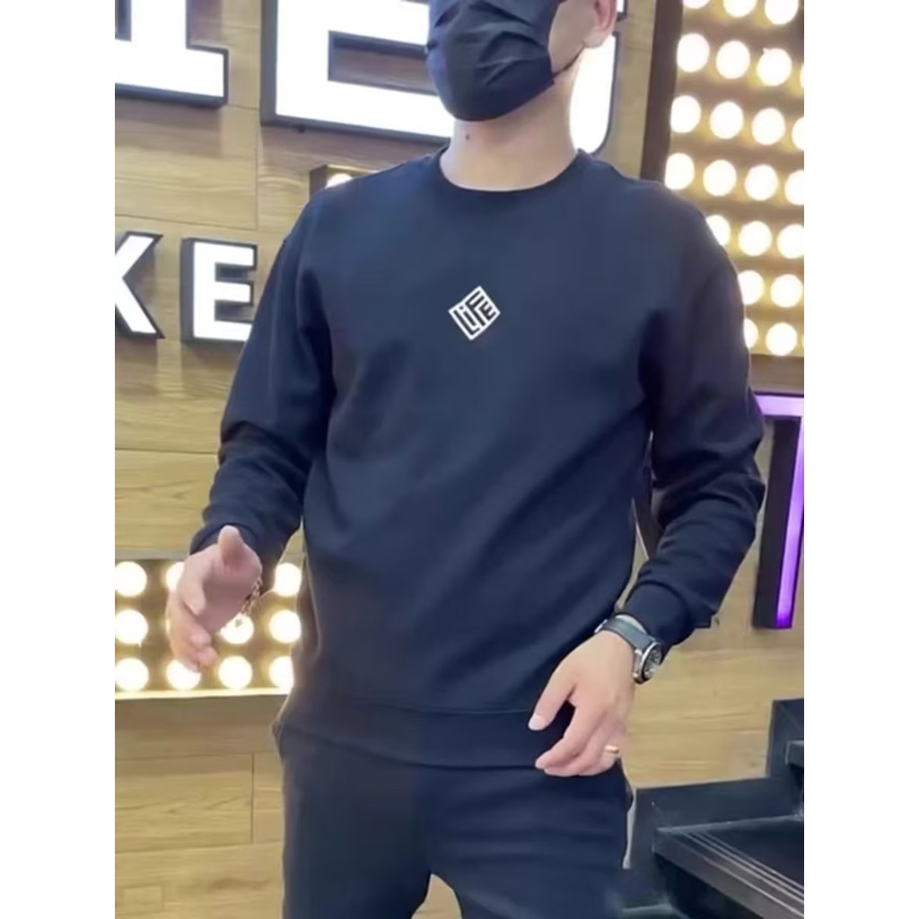 เสื้อผู้ชายสไตล์อเมริกัน คอโล่งแบบเกาหลี สำหรับฤดูใบไม้ร่วงและใบไม้ผลิ ผ้าบางเบานำเสนอความอบอุ่นอย่า