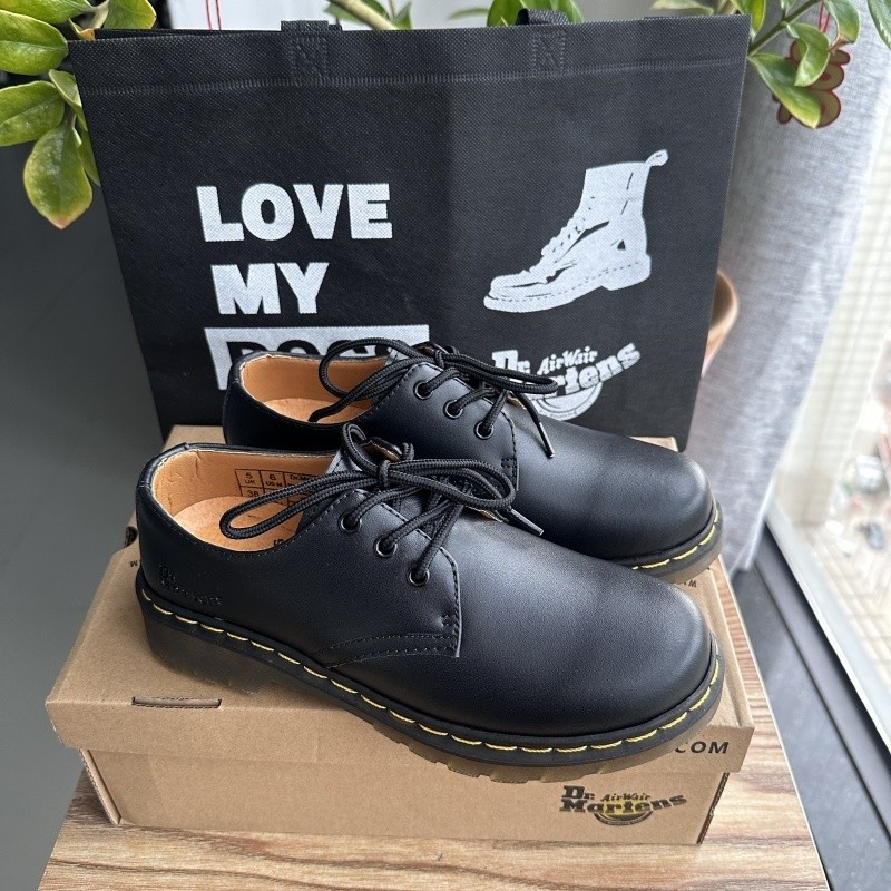 ดร. Martens Men Boots 1460 Double Yellow line Leather Martin Boots Couple Models Men Women Shoes Size 35-45