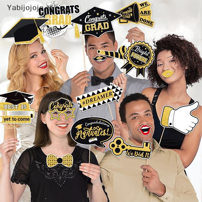 Yabijojojo 28 ชิ้น Graduation Photo Booth Props ชุด, DIY ตกแต่งการถ่ายภาพสําเร็จการศึกษา Party Pose 