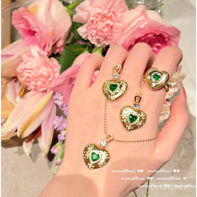 ต่างหูและสร้อยคอชุดแบบรักหัวใจGabriel เพทายมัลคิตสีเขียว 18K ชุบทอง VS1W