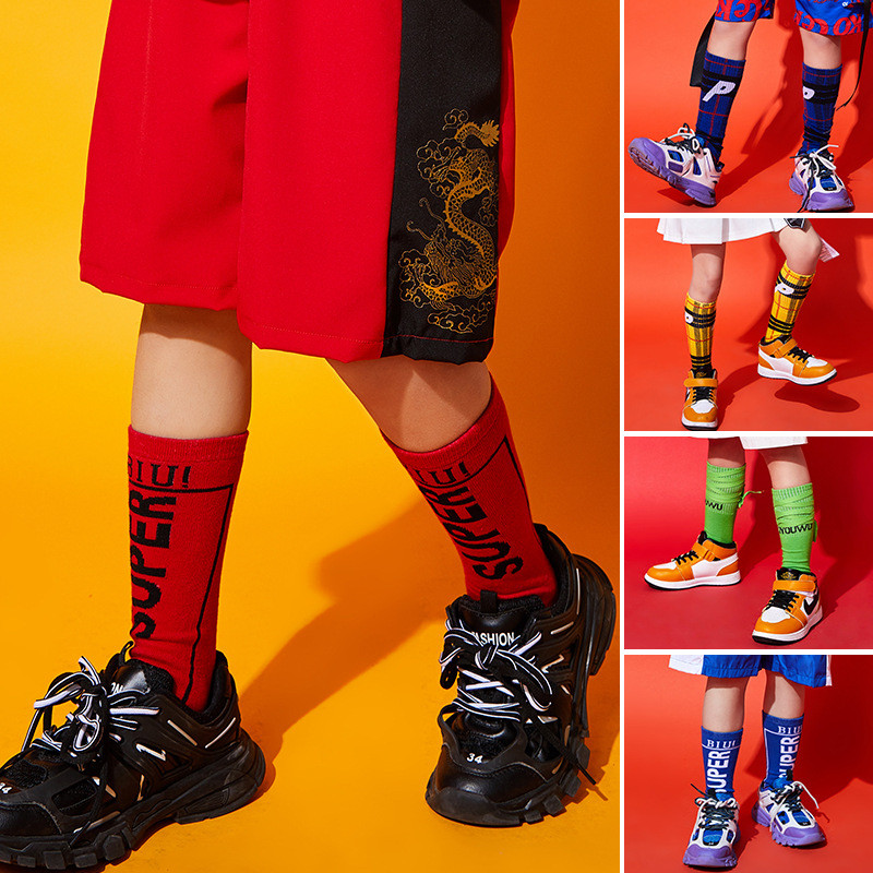 [Huzhou Duyue] ถุงเท้าเต้นรําถนนสําหรับเด็ก ถุงเท้าฟุตบอลเด็กชาย ฮิปฮอป ถุงเท้าอินเทรนด์ 10.10