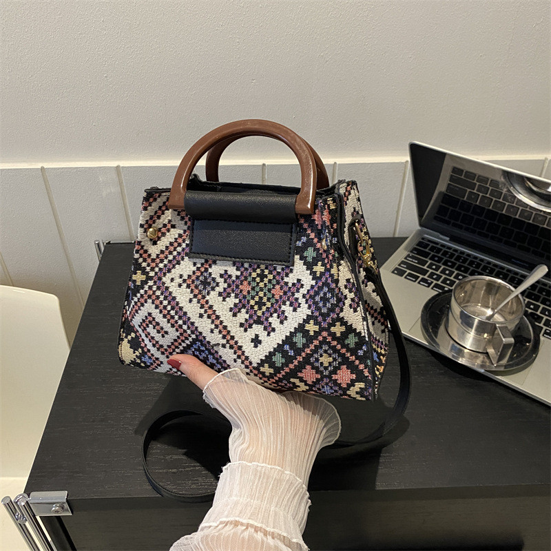 กระเป๋าสะพายสไตล์เกาหลีสำหรับผู้หญิง ดีไซน์เรียบง่ายตามเทรนด์