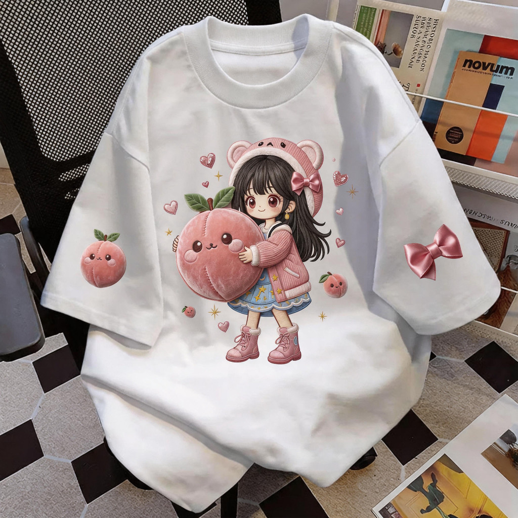 DailyTee🌟 เสื้อยืด oversize เสื้อเท่ๆ เกาหลี 'Kawaii Peach Girl' เสื้อแฟชั่นใ เกาหลีสไตล์ พิมพ์ลาย ผ้านิ่มใส่สบาย   COD📦