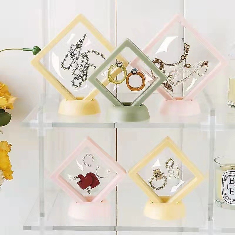 กรอบใส่โชว์เครื่องประดับ กรอบใส่พระ กล่องฟิล์มพีวีซี กรอบพระในรถ มองเห็นได้ทั้ง 2 ด้าน เหมาะสำหรับวางโชว์