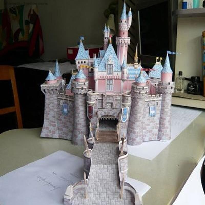 ประกอบรุ่น Disney Sleeping Beauty Castle Building คําแนะนําจีนปกแข็งรุ่น 3d กระดาษ DIY Handmade 9.6