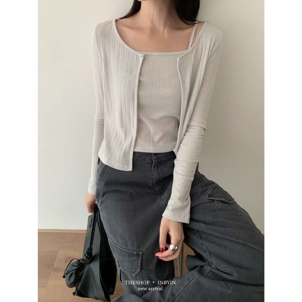 🧡🧵 🇰🇷 I2981 เซ็ท 2 ชิ้น เสื้อสายเดี่ยว +เสื้อคลุมแขนยาว ผ้ามีเทกเจอร์ิ ผ้านิ่ม แฟชั่นเกาหลี TAG WG.WE 🧵🧡 - รูปที่ 2