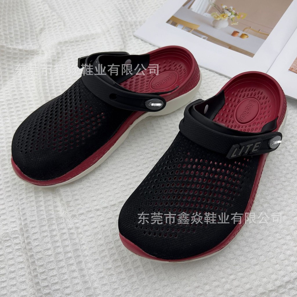 Second-Generation Crocodile Flat Hole Couple Sandals Shoes Men Women Hole shoes รองเท้าชายหาด รองเท้