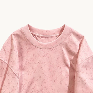 (พร้อมส่ง24ชม.) เสื้อยืด oversize สีชมพูฟอกลาย ลายแมวขาวผ้าพันคอ ฟีลคิ้วท์วินเทจ ใส่สบาย
