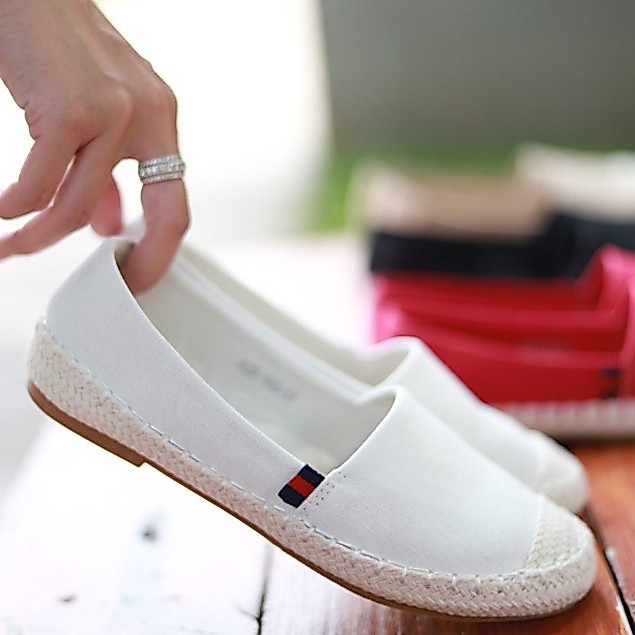 รองเท้าผ้าใบ สลิปออน แบรนด์ walking
