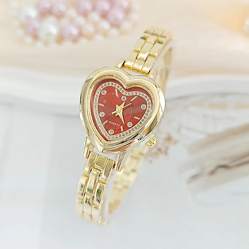 สไตล์ใหม่ High-value Love Diamond-studded นาฬิกาสุภาพสตรีหรูหรา Niche High-end สร้อยข้อมือนาฬิกาผู้หญิง