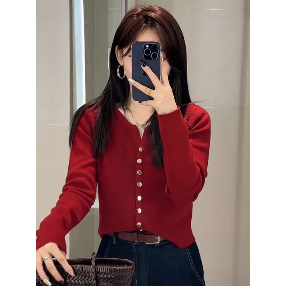 เสื้อคาร์ดิแกนถักสำหรับผู้หญิง สไตล์ใหม่ แฟชั่น มีปุ่มสีแดงขนาดเล็ก