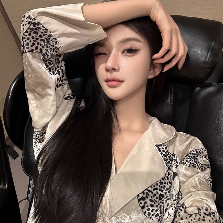 时尚金丝绒睡衣女款秋冬季长袖新款花钱豹子春秋金钻绒家居服套装Fashion gold velvet pajamas women's autumn and winter long sleeve new20250925