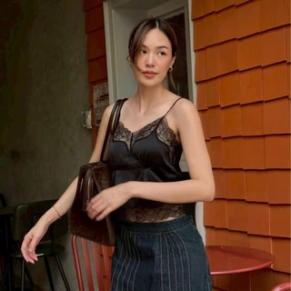 Lacie cami เสื้อสายเดี่ยว ผ้าซาติน แต่งลูกไม้ เย็บจีบหน้าอก KN.Clothes