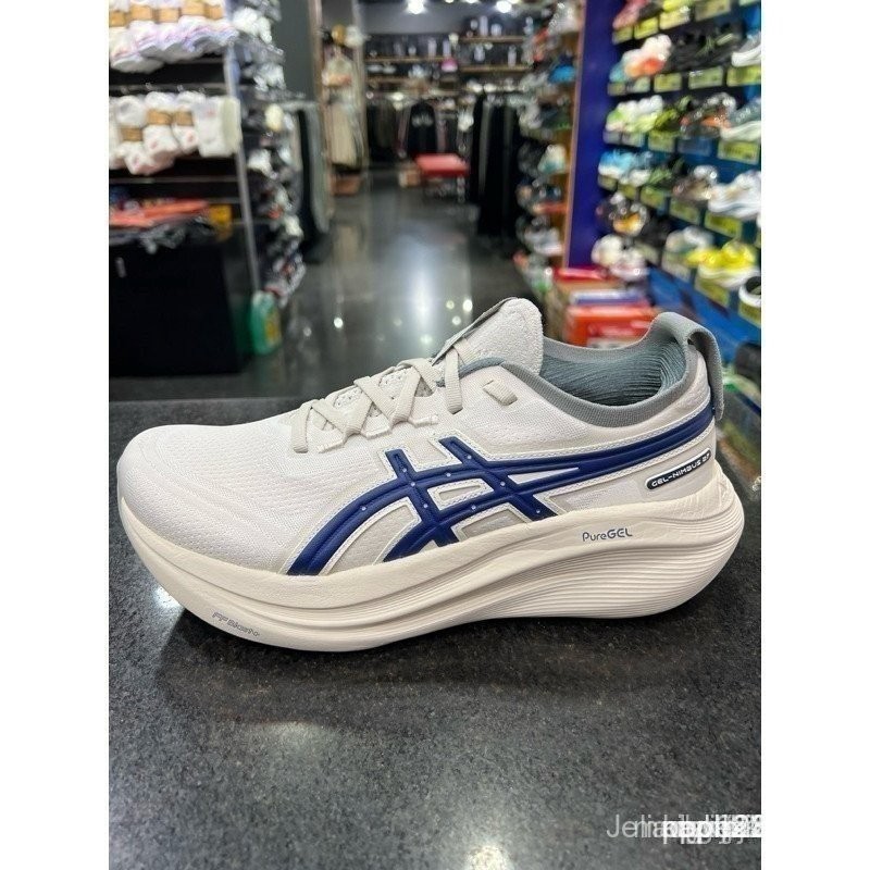 รองเท้า GEL-NIMBUS 27 ATC สำหรับทั้งชายและหญิง ออกแบบมาเพื่อการวิ่งและการใช้งานประจำวัน โดดเด่นด้วยเ