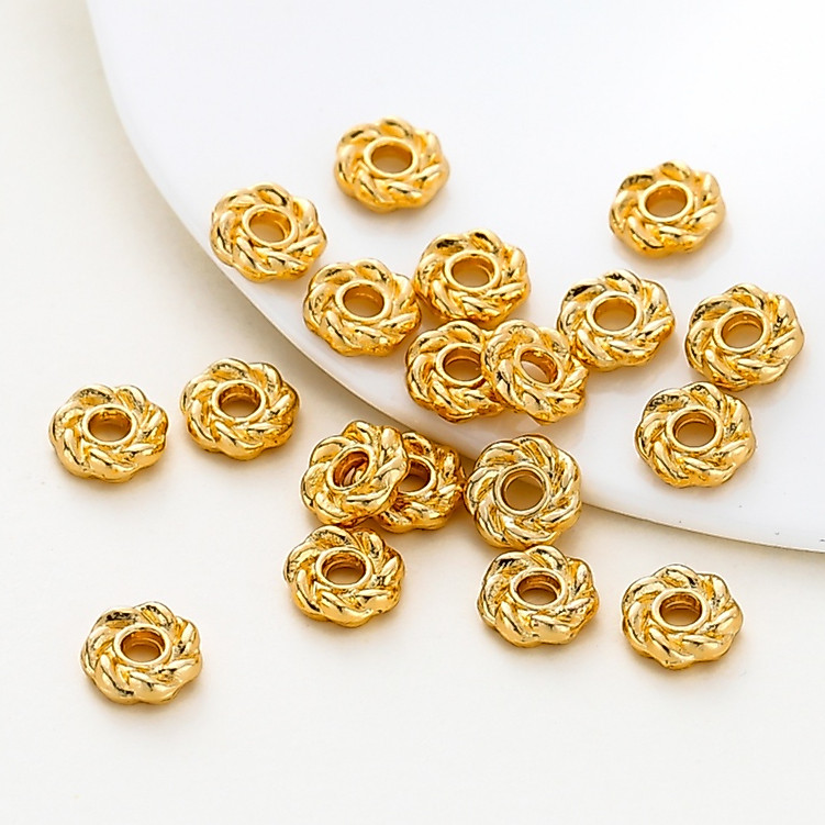 St.kunkka 50 ชิ้น 6mm การชุบ18Kทองแดงบริสุทธิ์ ลูกปัดกลมแบน ลูกปัดแยก ใช้สำหรับการทำเครื่องประดับสร้อยข้อมือลูกปัด DIY