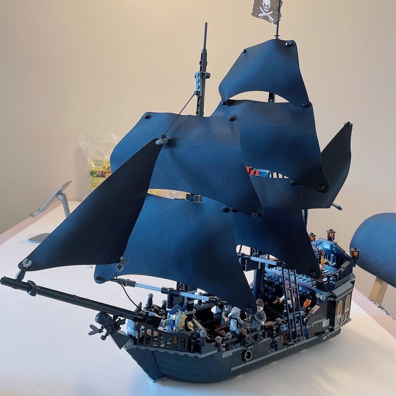 Black Pearl Building Block เรือใบเรือโจรสลัดในแคริบเบียนรุ่นเข้ากันได้ประกอบของเล่นของขวัญวันเกิดเด็