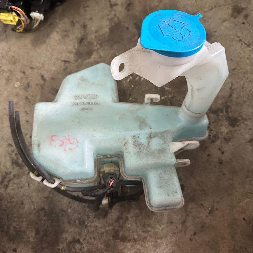 Honda Jazz Fit GK3 GK5 GP5 ถังเก็บปัดน้ําฝนใช้แล้วจากญี่ปุ่น