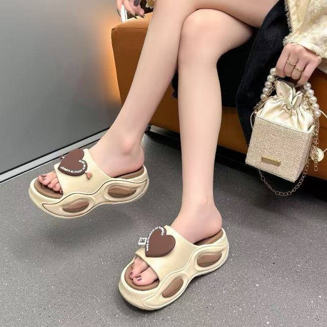 Destin🩰พร้อมส่งจากไทย🛒 (LT-8028-1) รองเท้าแตะสวม พื้นสูงเสริมส้น แต่งรูปหัวใจดีเทลน่ารัก ใส่สบาย สูง 6 cm - รูปที่ 3