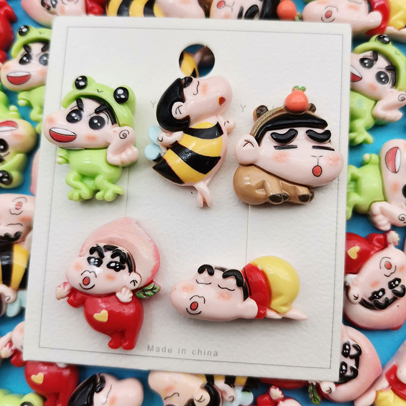 10 ชิ้นเคลือบเงาการ์ตูน Cross-Dressing Shin-Chan Little Boy Series อุปกรณ์เรซิน diy ที่คาดผมกิ๊บติดผมเครื่องประดับเคสโทรศัพท์ Patch