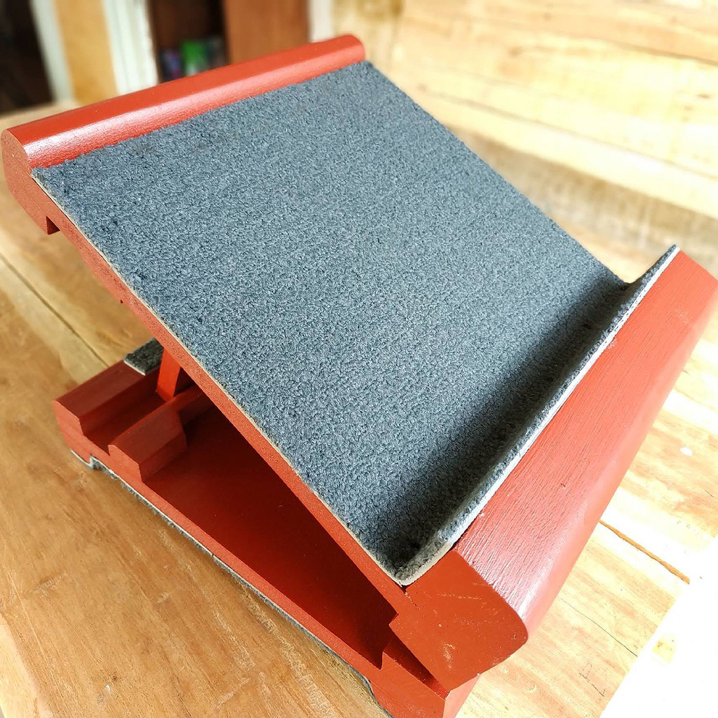 แท่นยืนคลายเส้นสีแดง ขนาด 30x35x15​cm. (รับน้ำหนักได้ 100kg.) เก้าอี้ยืนมหัศจรรย์ ที่ยืนเส้นเท้า foot massager