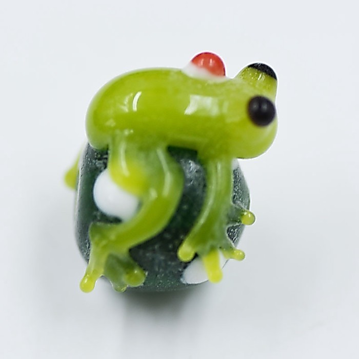 30PCS Frog Holding Ball . Beads Handmade Bumpy Glass Cute Cartoon Beading Earring Necklace Jewe O2O