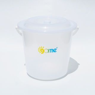 GlobalHouse GOME ถังน้ำหูหิ้วพร้อมฝา 21 ลิตร ขนาด 35.5x35.5x37.5 ซม. รุ่น A-805PP สีขาวขุ่น