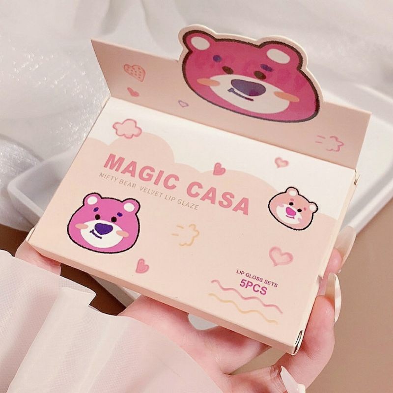 (A1)ลิปกลอส เนื้อแมตต์กํามะหยี่ เนื้อแมตต์ กันน้ํา ติดทนนาน ไม่ติดแก้ว ลิปสติก / ชุดลิปกลอส หมีน่ารัก