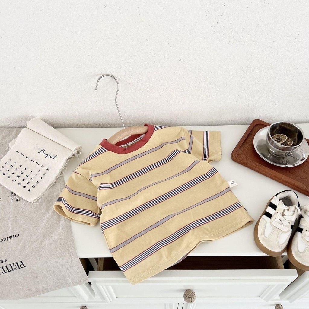 พร้อมส่งจากไทยค่ะ ชุดเซ็ตเด็กผู้หญิง งาน 2ชิ้นค่ะ เสื้อลายเหลืองผ้าคอตตอน + เอี๊ยมยีนส์ FZ210 - รูปที่ 2